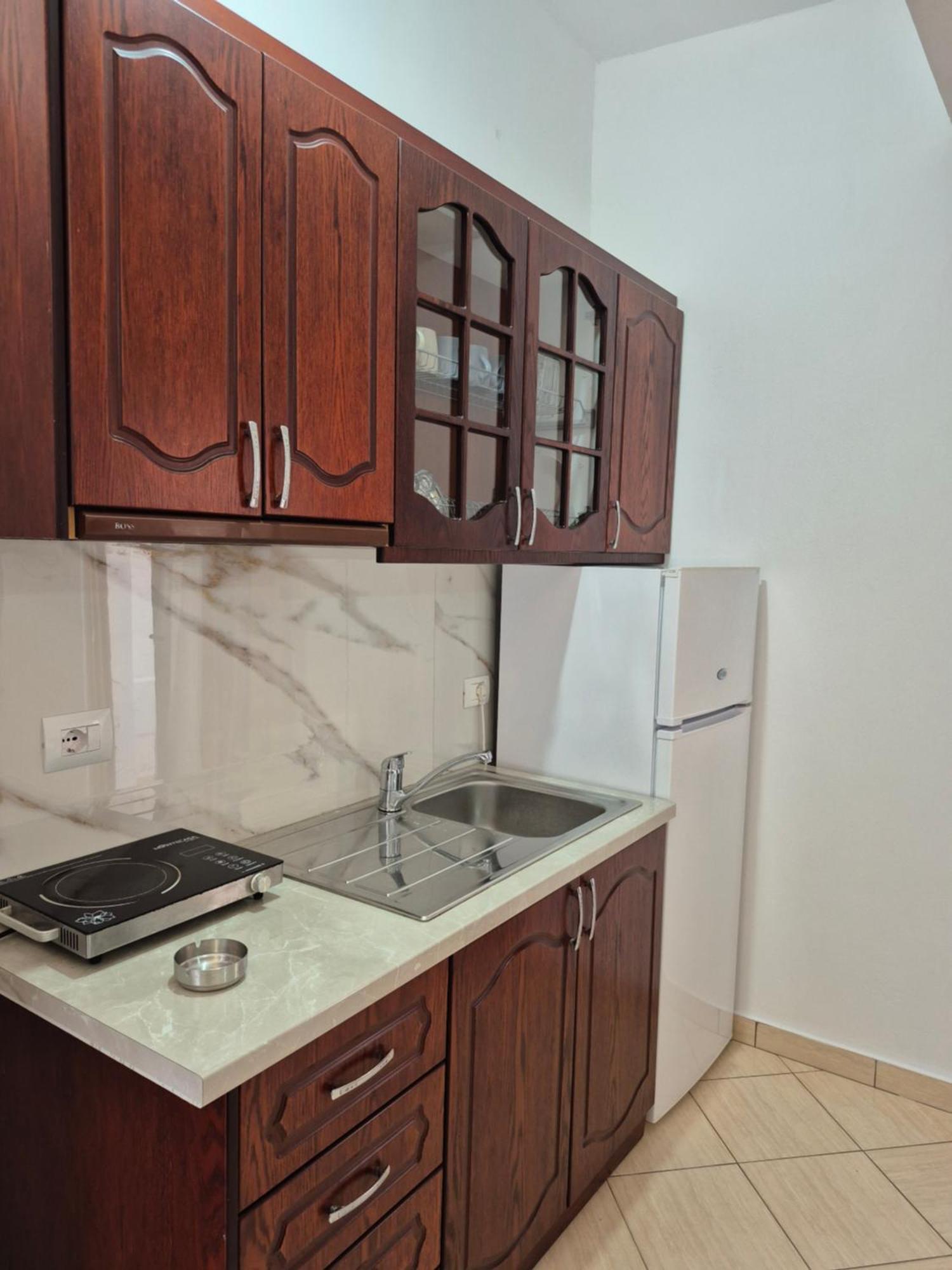 Vita Apartment - Spacious Garden And Balcony 5 Min To Beach & Center Ksamil Exterior photo