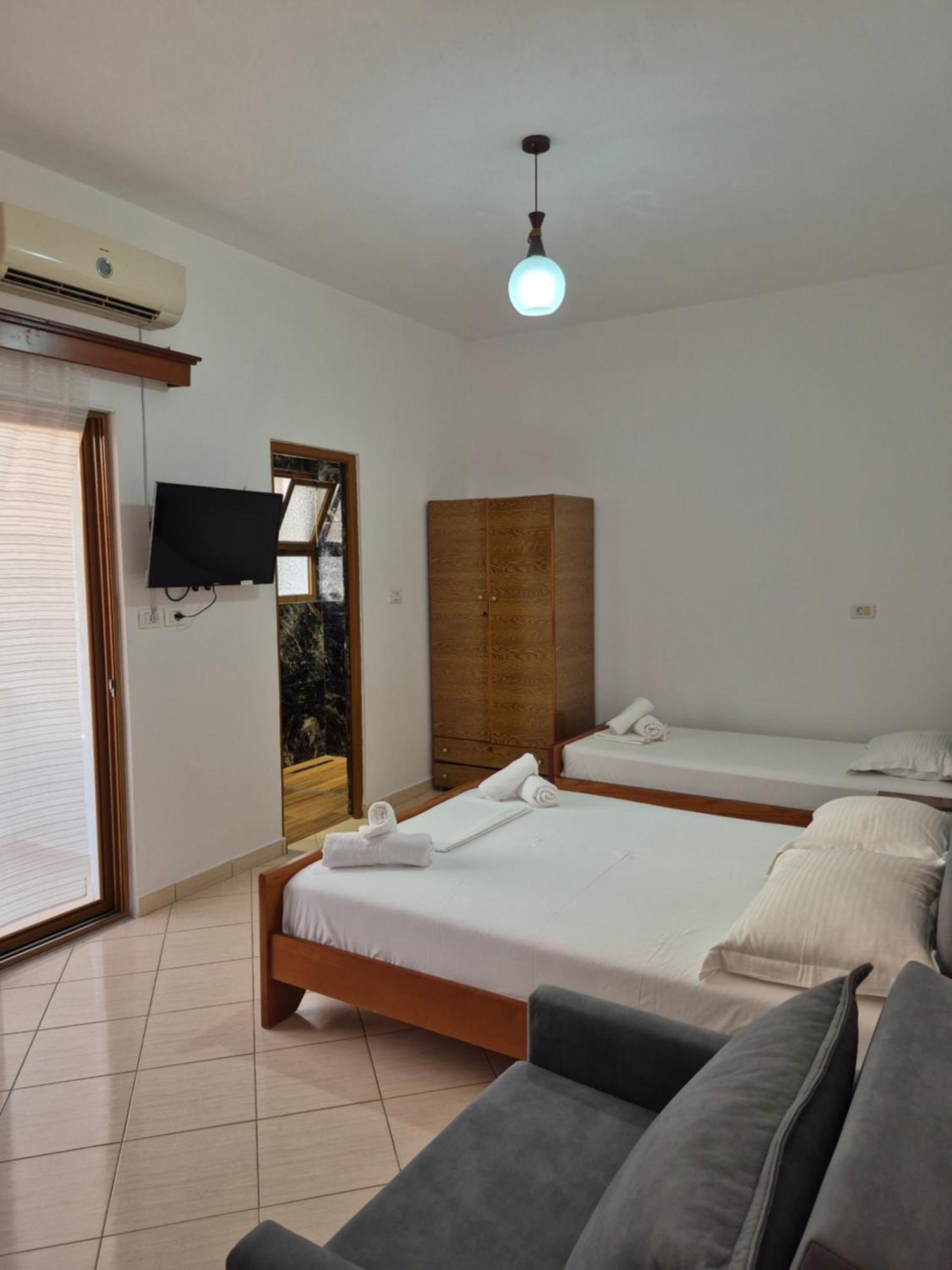 Vita Apartment - Spacious Garden And Balcony 5 Min To Beach & Center Ksamil Exterior photo